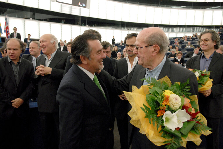 Снимка 28: The Lux Prize 2007 is awarded to Fatih Akin for the film Auf der anderen Seite (The Edge of Heaven) during a ceremony in Strasbourg