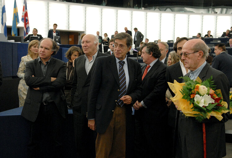 Foto 29: The Lux Prize 2007 is awarded to Fatih Akin for the film Auf der anderen Seite (The Edge of Heaven) during a ceremony in Strasbourg