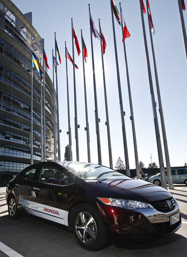 Fotografie 20: Presentation of the new Honda FCX Clarity Hydrogen car in front of the European Parliament in Strasbourg