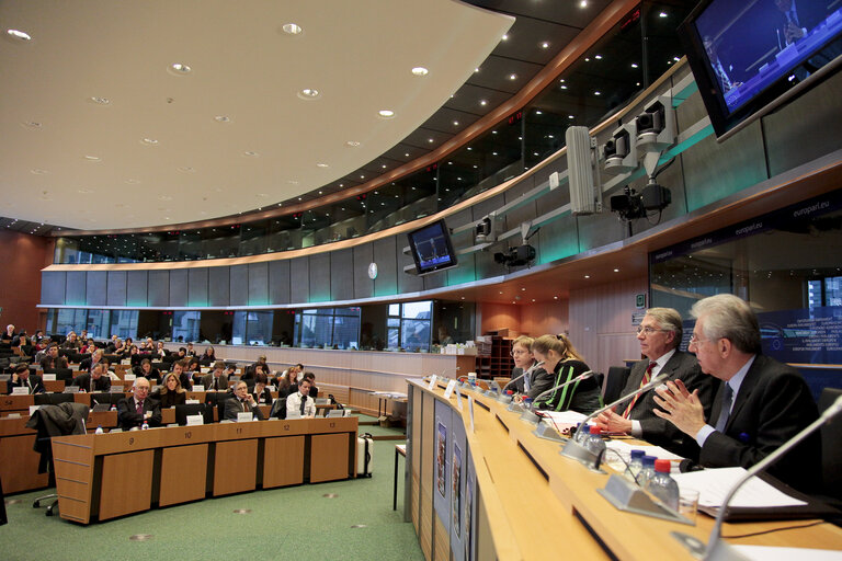 Special Committee on the Financial, Economic and Social Crisis.  3rd Public hearing on the Social Impact of the Crisis with Mario Monti as a key note speaker.    Commission spéciale sur la crise financière, économique et sociale.  3ème Audition publique: L'impact social de la crise   Société / Society, Commerce économie / Trade economy, 2010, Parlement européen à Bruxelles, Parlementaires 2009 activité / Member activities 2009, Commissions du PE / EP Committees, politique et problème sociaux / Social problem 2010-01-28