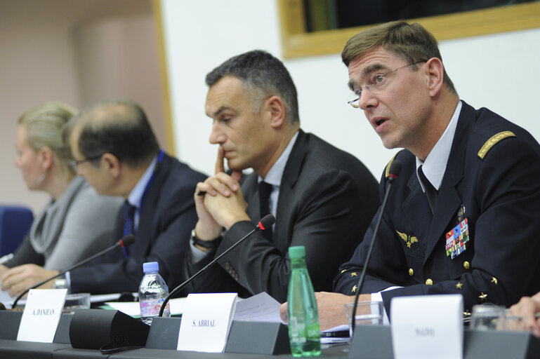 Nuotrauka 11: AFET & SEDE Joint Committee meeting - Discussion with General Stephane Abrial, NATO SACT