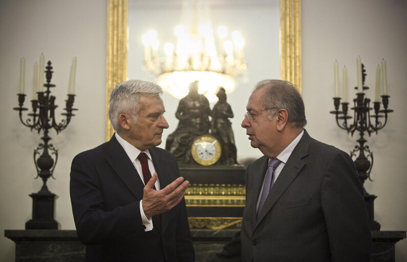 Fotagrafa 6: President of the European Parliament Jerzy Bruzek, on the left, visits with Portuguese Parliament's President Jaime Gama, on the right, the Pal·cio de S„o Bento, the Parliament building in Lisbon on February 17, 2011.