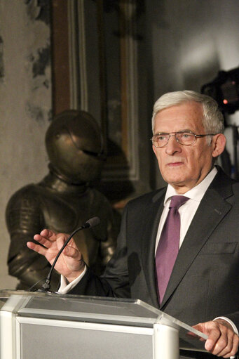 Fotografi 30: Valletta Malta, President of the European Parliament Prof. Jerzy Buzek (L) and Dr Micheal Frendo (Unseen) Speaker of the house of Representatives give a press statement. Prof Buzek is in Malta on a two day official visit.