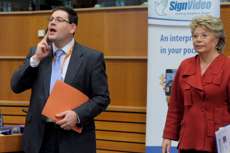 Foto 9: Implementation of sign language legislation conference 2010 hosted by Adam KOSA