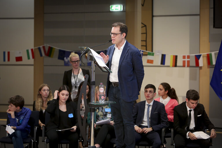 Valokuva 21: Intergroup on children's rights debate with children and high level representatives ‘ The Europe we want ‘  on the occasion of #WorldChildrensDay