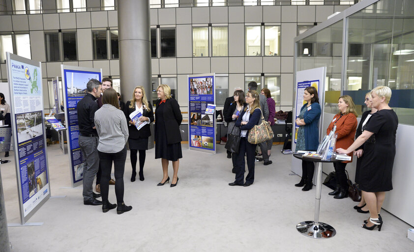 Fotografi 8: PEACE and Interreg event in presence of European Commissioner in charge of Regional Policy