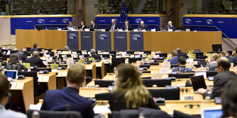 Fotografija 1: Public Hearing with the Chairman of the European Systemic Risk Board - Opening statement by Mario DRAGHI - ECB President