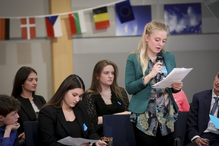 Valokuva 12: Intergroup on children's rights debate with children and high level representatives ‘ The Europe we want ‘  on the occasion of #WorldChildrensDay