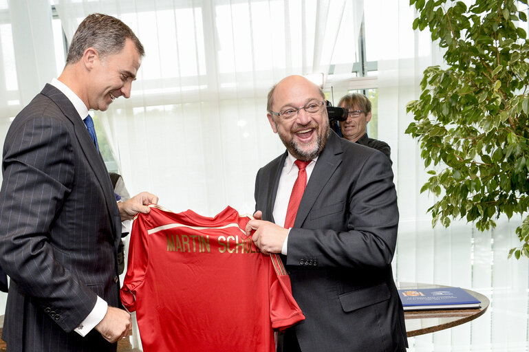 Снимка 15: Official visit of the King of Spain to the European Parliament in Strasbourg.  Gifts