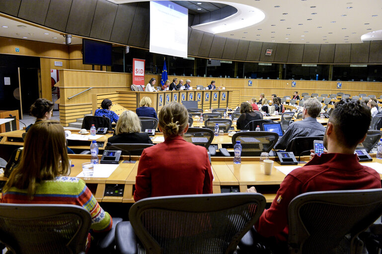 Photo 9: Conference - ' Learning EU @ school '