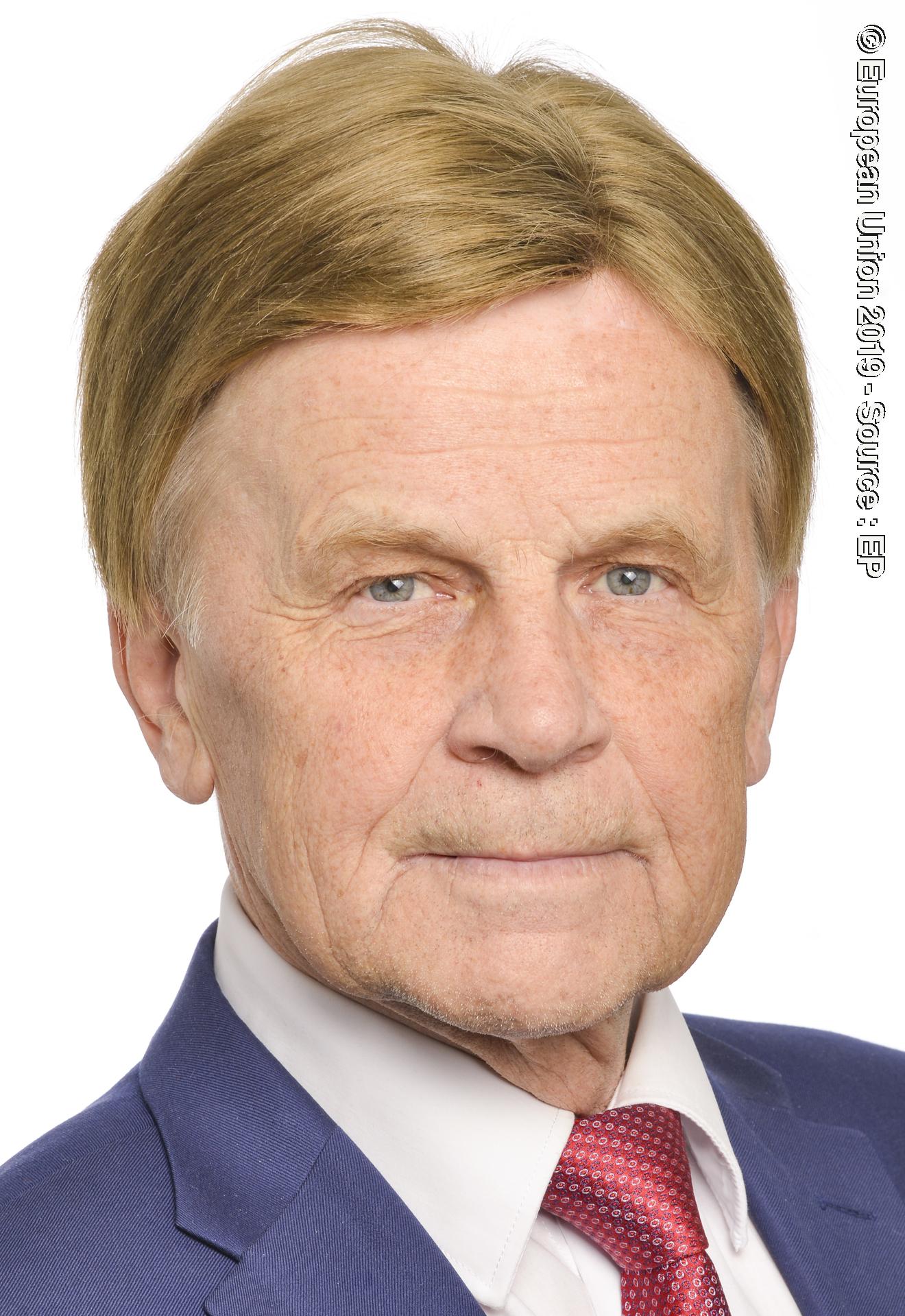 Photo 3 : Mauri PEKKARINEN official portrait - 9th Parliamentary term