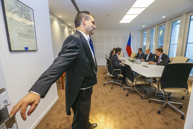 Fotografija 2: Gianni PITTELLA - S&D President - meets with Bohuslav SOBOKTA, Czech Prime Minister