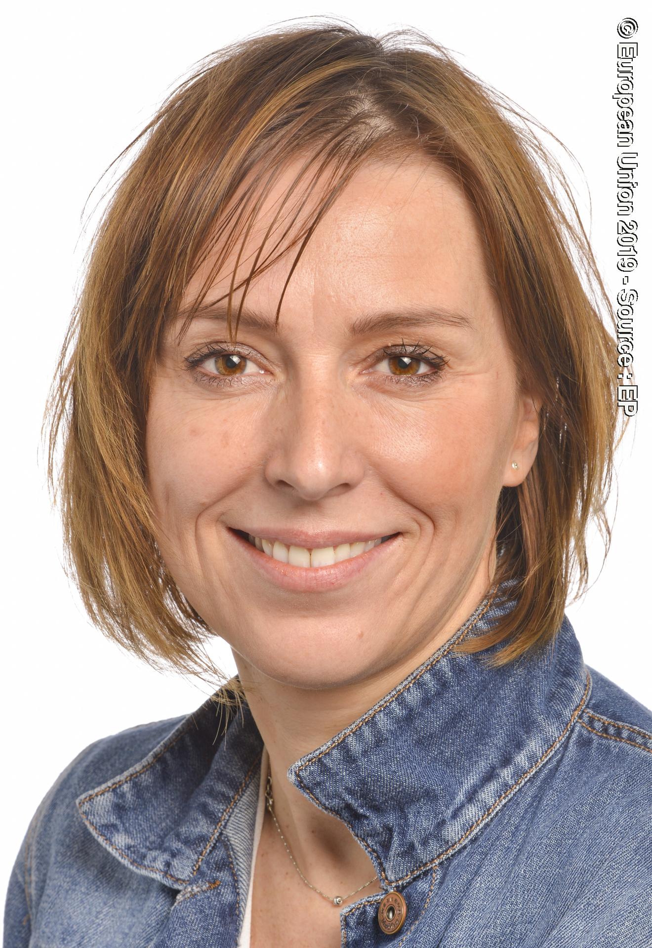 Photo 12: Martina DLABAJOV√Å official portrait - 9th Parliamentary term -