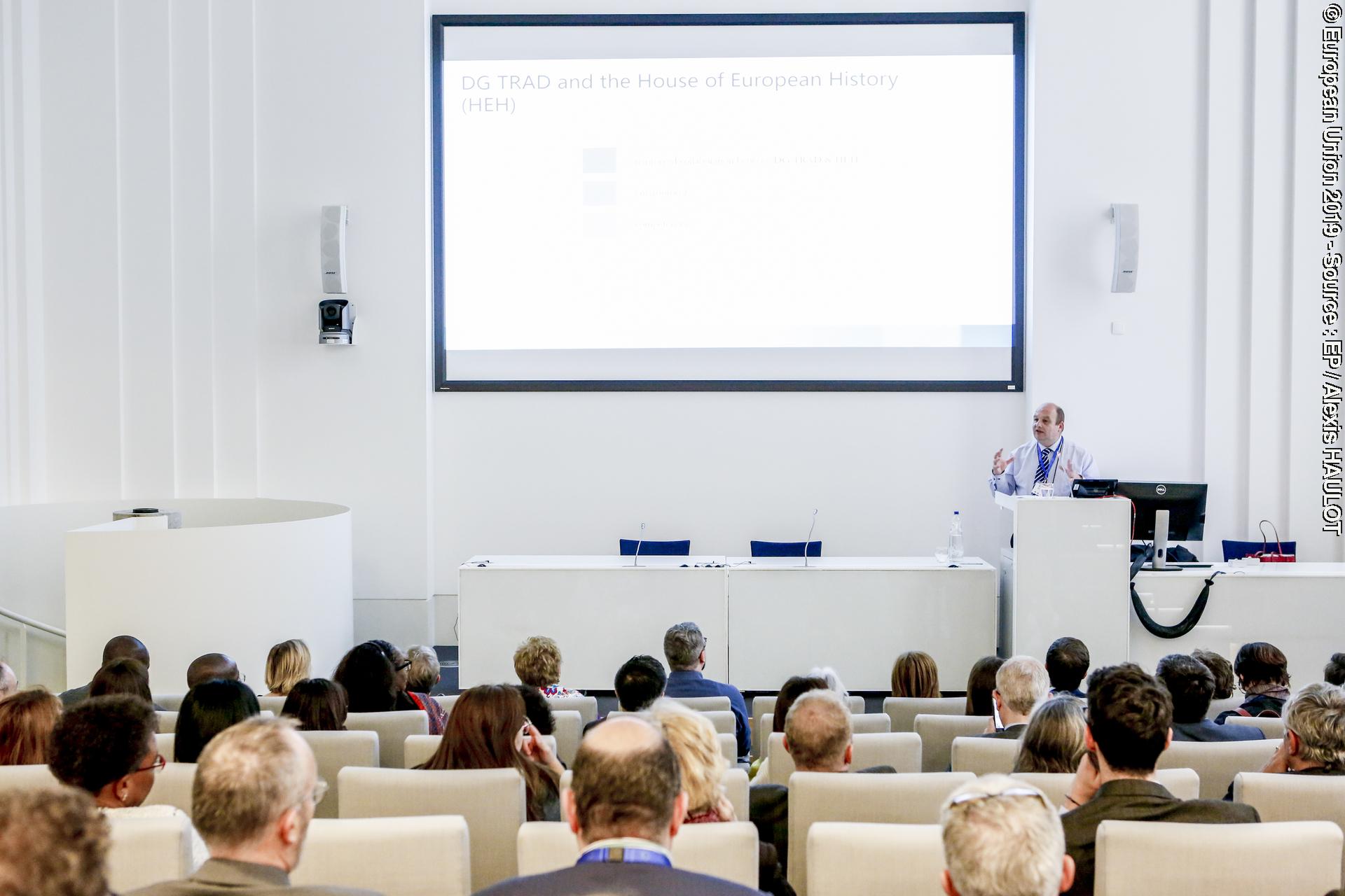 Zdjęcie 12: International Annual Meeting on Language Arrangements, RestrictedDocumentation and Publications- Presentation by the DG TRAD Director general