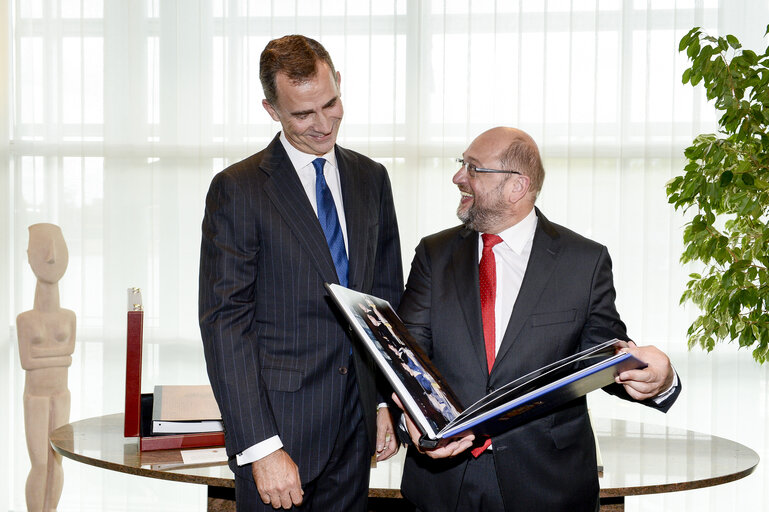 Снимка 14: Official visit of the King of Spain to the European Parliament in Strasbourg.  Gifts