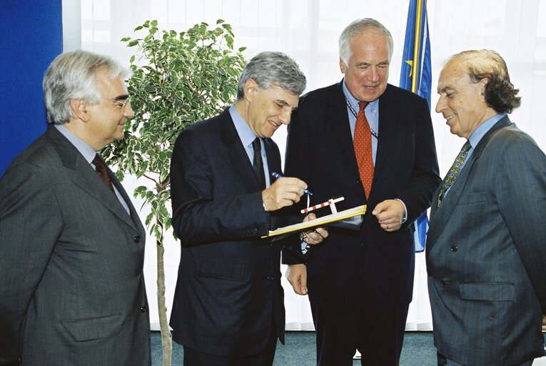 Members of the Kangaroo group meet with Greek Deputy Minister for Foreign Affairs