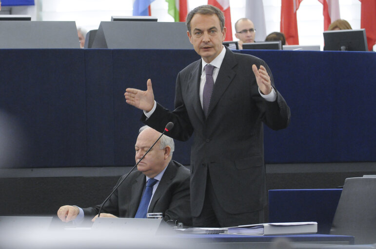 Valokuva 9: Plenary session in Strasbourg - Spanish Prime Minister Jose Luis Rodríguez Zapatero debates with MEPs the programme of the Spanish presidency of the Council during the first half of 2010