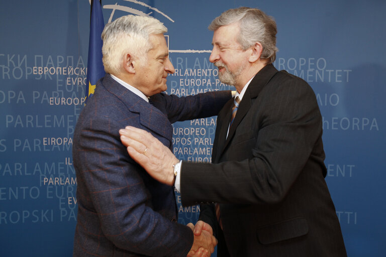 Billede 3: Jerzy Buzek, EP President, meets with Belarus opposition politician Alaksandar Milinkievic