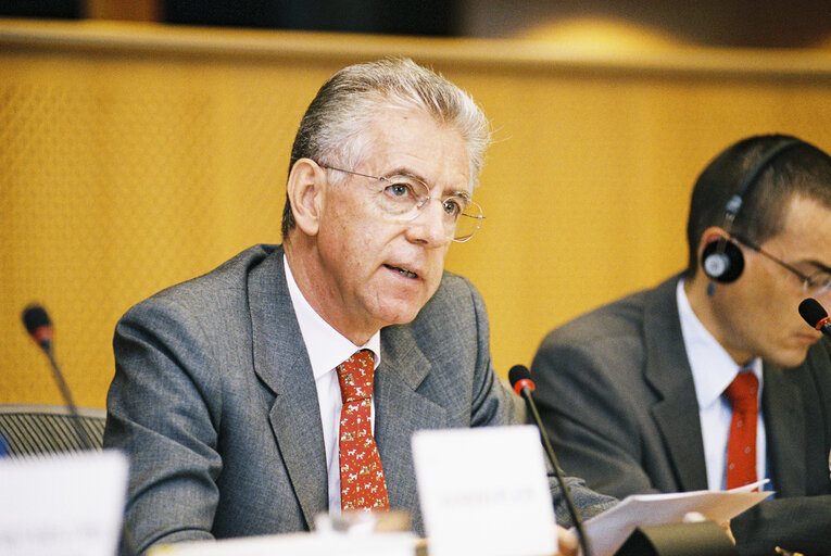 Fotografija 10: ECON Committee - Discussion with Competition Commissioner Mario MONTI