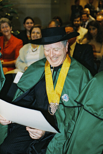 Photo 5: EP President is honored by the Confraria do Vinho Verde