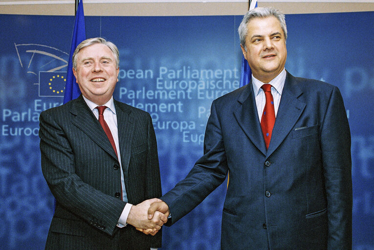 Pat COX - EP President meets with Adrian NASTASE, Prime Minister of Romania