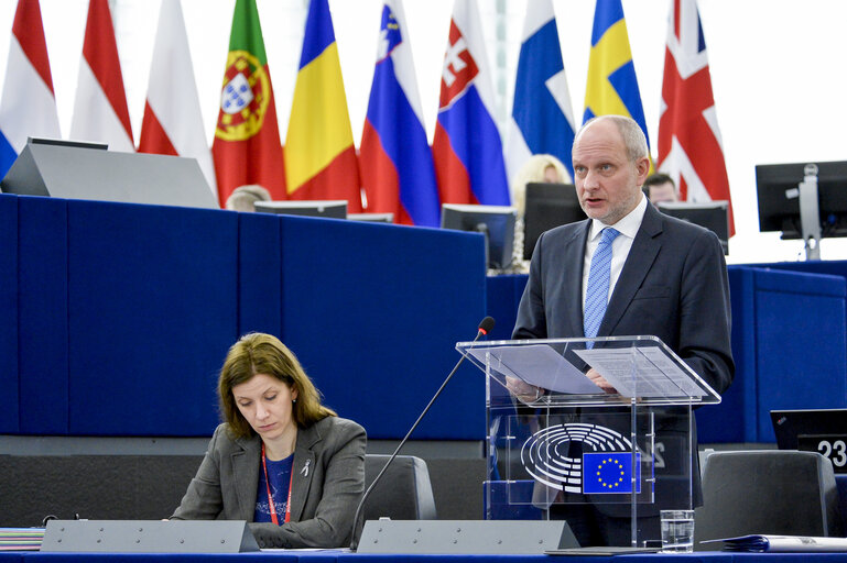 Fotografi 4: Plenary session Week 50 2017 in Strasbourg - Preparation of the European Council meeting of 14 and 15 December 2017 Council and Commission statements - State of play of negotiations with the United Kingdom