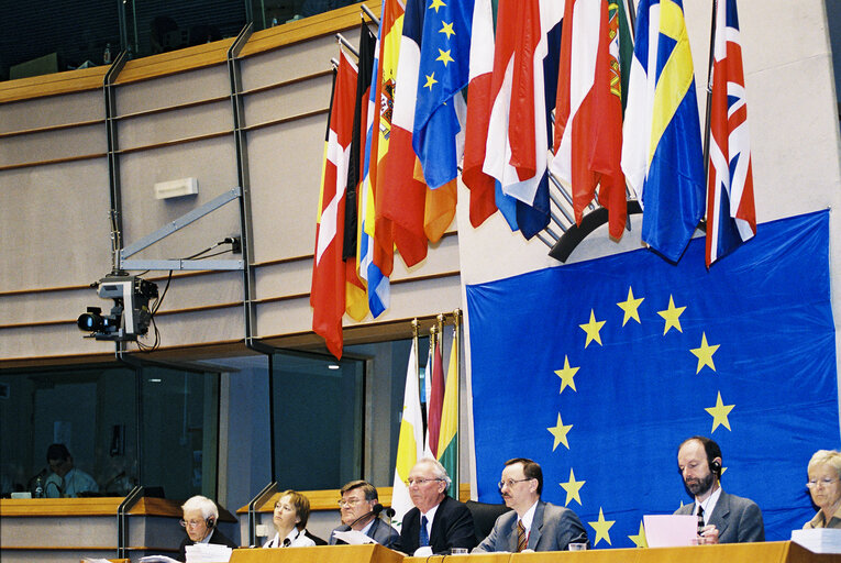 Photo 7: EP Vice President James L.C. PROVAN presides over a plenary session in Brussels