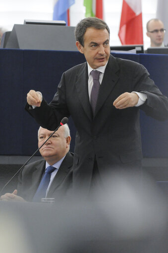 Valokuva 8: Plenary session in Strasbourg - Spanish Prime Minister Jose Luis Rodríguez Zapatero debates with MEPs the programme of the Spanish presidency of the Council during the first half of 2010