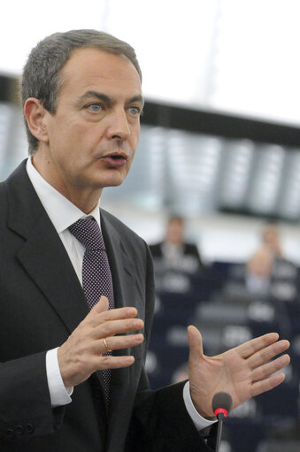 Valokuva 13: Plenary session in Strasbourg - Spanish Prime Minister Jose Luis Rodríguez Zapatero debates with MEPs the programme of the Spanish presidency of the Council during the first half of 2010