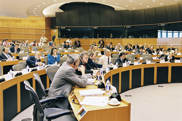 Fotografija 25: ECON Committee - Discussion with Italian Finance Minister