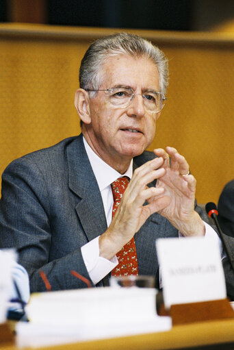 Fotografija 3: ECON Committee - Discussion with Competition Commissioner Mario MONTI