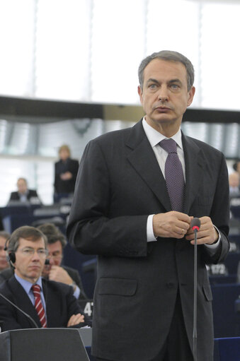 Valokuva 14: Plenary session in Strasbourg - Spanish Prime Minister Jose Luis Rodríguez Zapatero debates with MEPs the programme of the Spanish presidency of the Council during the first half of 2010