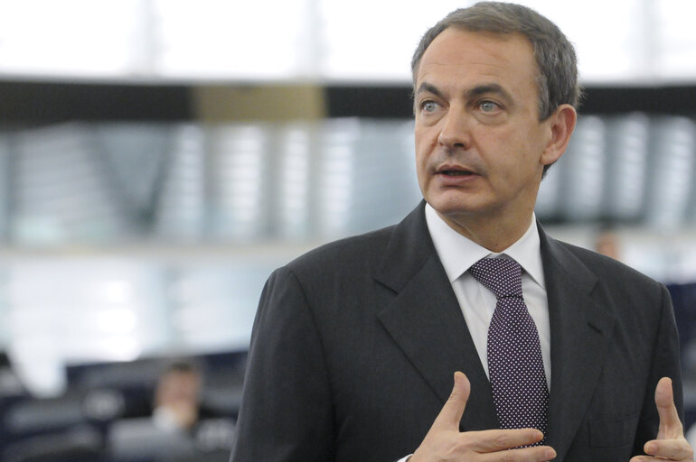 Valokuva 12: Plenary session in Strasbourg - Spanish Prime Minister Jose Luis Rodríguez Zapatero debates with MEPs the programme of the Spanish presidency of the Council during the first half of 2010