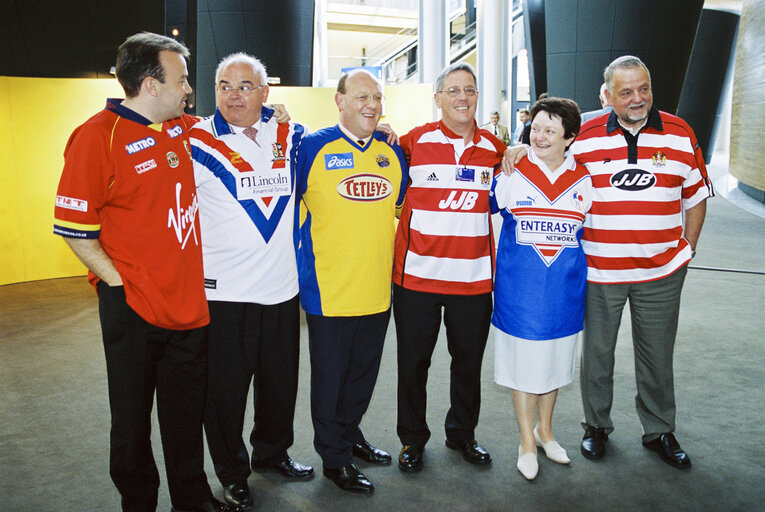 Photo 7: MEPs in football shirts