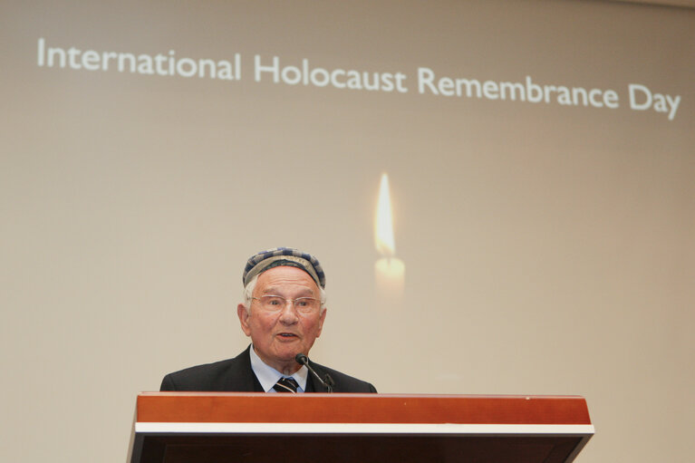 Zdjęcie 1: International Remembrance Day of Holocaust and 65th Anniversary to Commemorate the Liberation of Auschwitz-Birkenau.