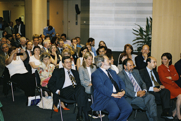 Photo 14: EP President is honored by the Confraria do Vinho Verde