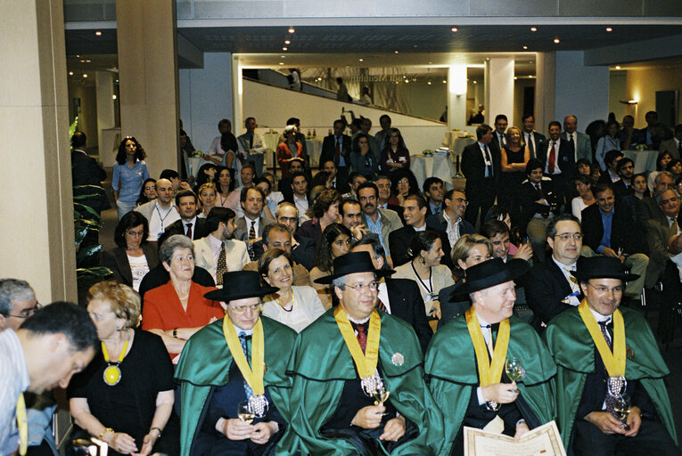 Photo 15: EP President is honored by the Confraria do Vinho Verde