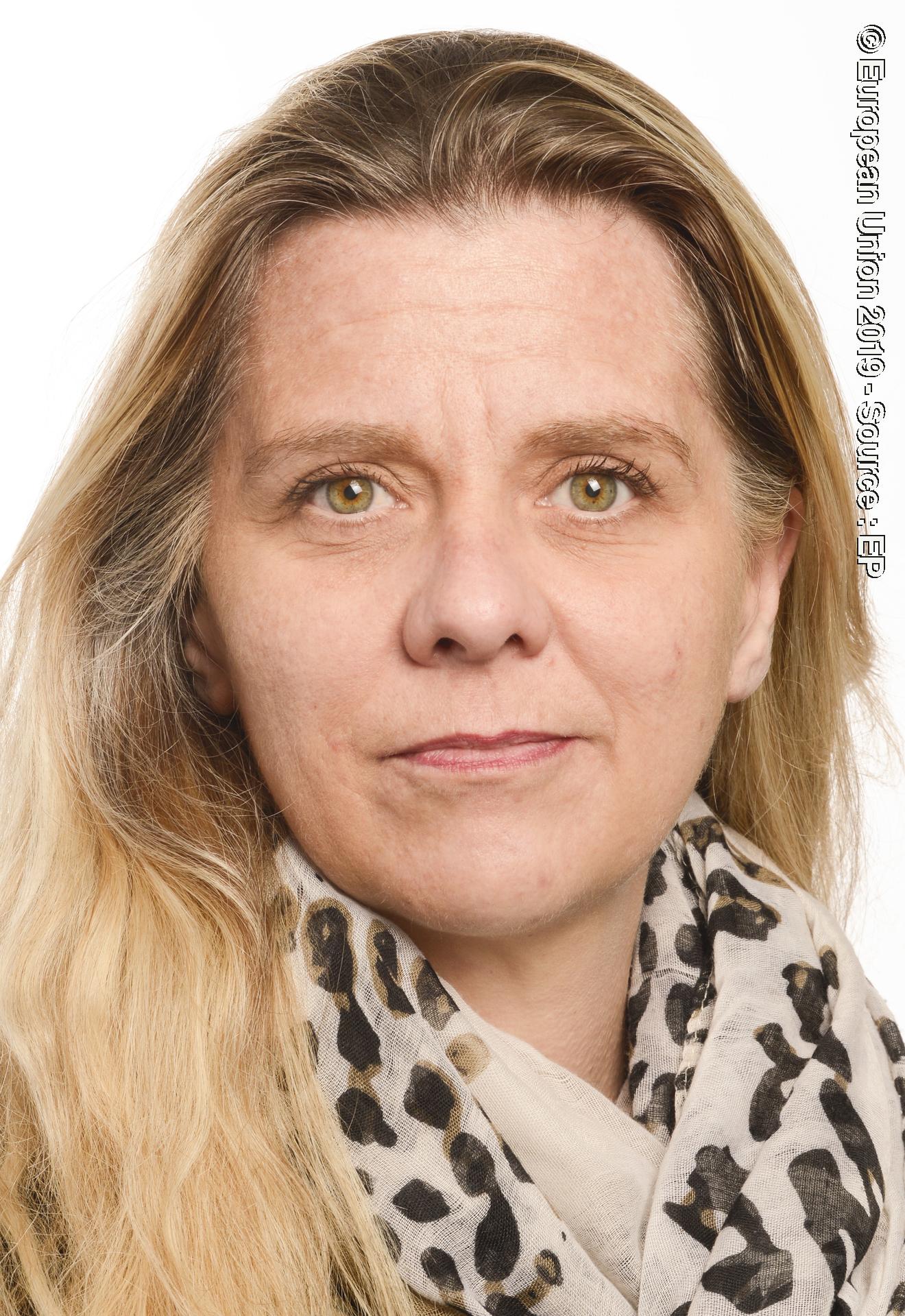 Photo 3: Anne-Sophie PELLETIER official portrait - 9th Parliamentary term