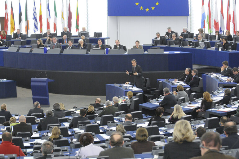 Valokuva 1: Plenary session in Strasbourg - Spanish Prime Minister Jose Luis Rodríguez Zapatero debates with MEPs the programme of the Spanish presidency of the Council during the first half of 2010