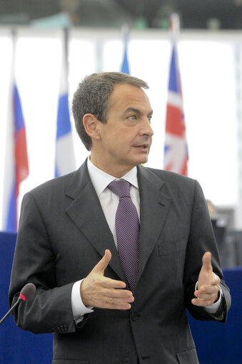 Valokuva 17: Plenary session in Strasbourg - Spanish Prime Minister Jose Luis Rodríguez Zapatero debates with MEPs the programme of the Spanish presidency of the Council during the first half of 2010