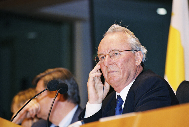 Photo 9: EP Vice President James L.C. PROVAN presides over a plenary session in Brussels