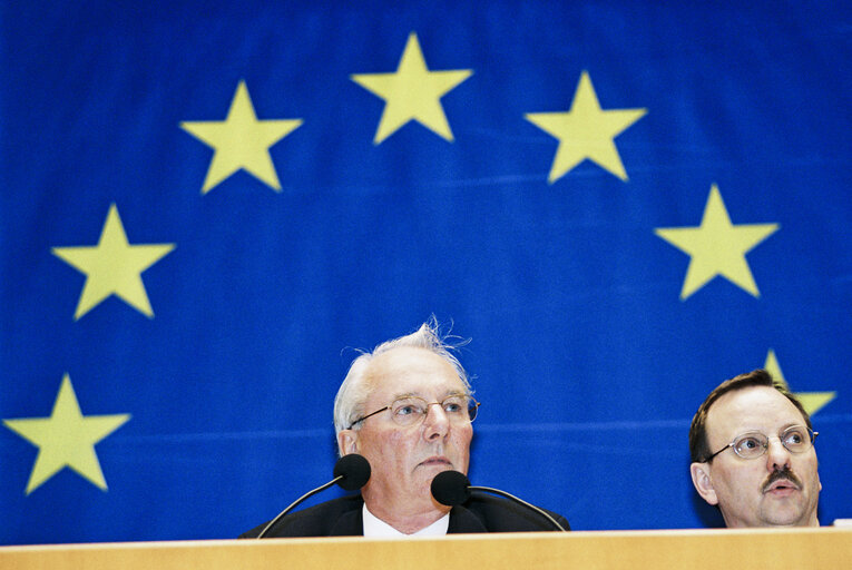 Photo 11: EP Vice President James L.C. PROVAN presides over a plenary session in Brussels