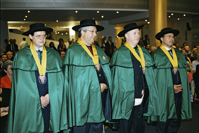 Photo 20: EP President is honored by the Confraria do Vinho Verde