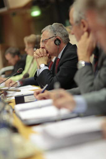 Foto 2: TRAN Committee meeting: exchange of views with the Spanish Minister for Public Works and Transport