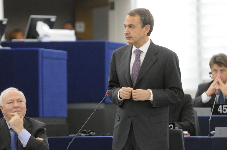 Valokuva 11: Plenary session in Strasbourg - Spanish Prime Minister Jose Luis Rodríguez Zapatero debates with MEPs the programme of the Spanish presidency of the Council during the first half of 2010