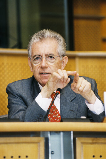 Fotografija 12: ECON Committee - Discussion with Competition Commissioner Mario MONTI