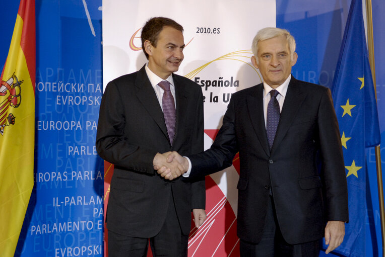 Nuotrauka 22: Presentation of the programme of the Spanish Presidency by Spain's Prime Minister during the Plenary session in Strasbourg