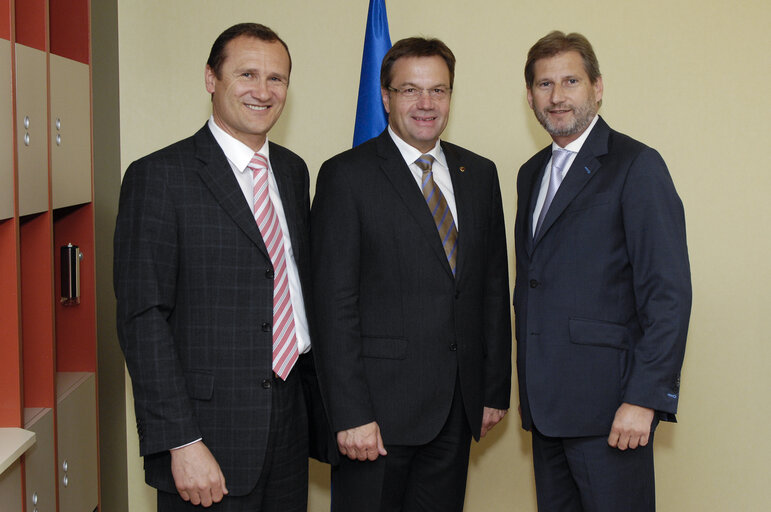 Photo 3 : MEPs meeting with Commissioner HAHN