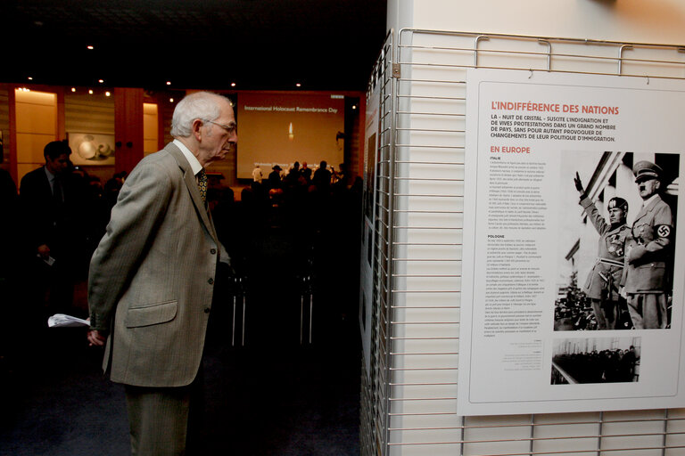 Zdjęcie 11: International Remembrance Day of Holocaust and 65th Anniversary to Commemorate the Liberation of Auschwitz-Birkenau.