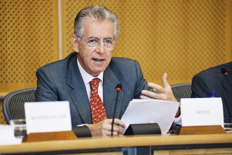 Fotografija 13: ECON Committee - Discussion with Competition Commissioner Mario MONTI